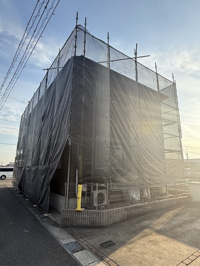 外壁塗装と屋根工事の工事中
