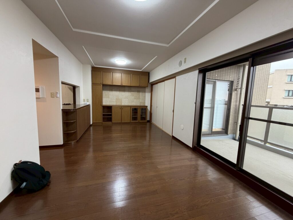 マンションリノベ工事前リビングの様子
